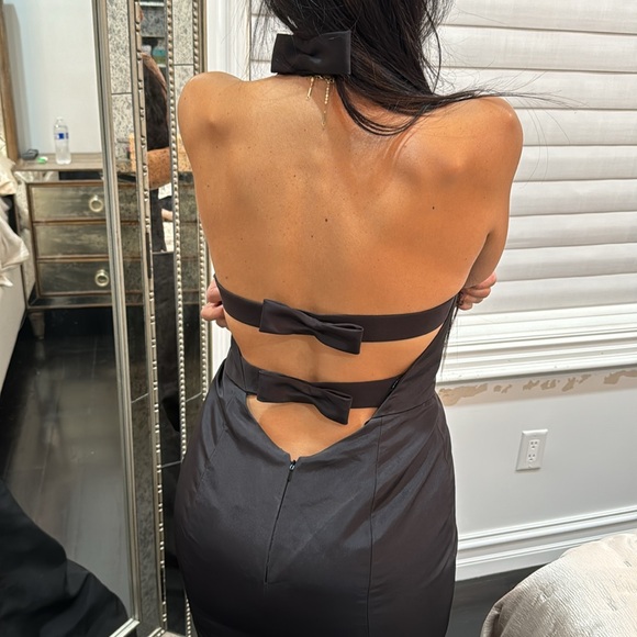 Oscar de la Renta Bow-embellished silk halterneck gown - Picture 2 of 5